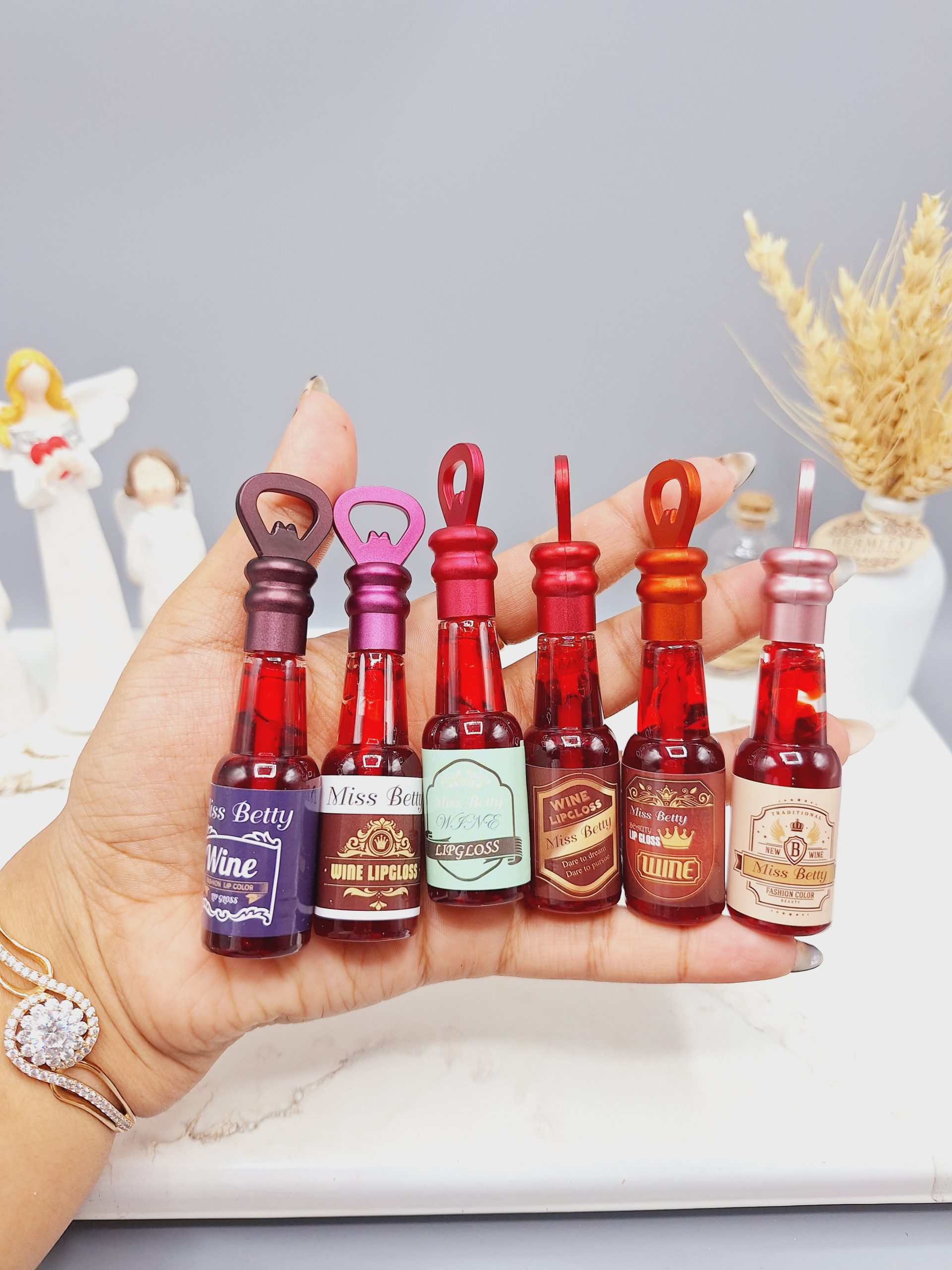 تینت لب شامپاینی Miss Betty کد L1193 1 تینت لب شامپاینی Miss Betty کد L1193