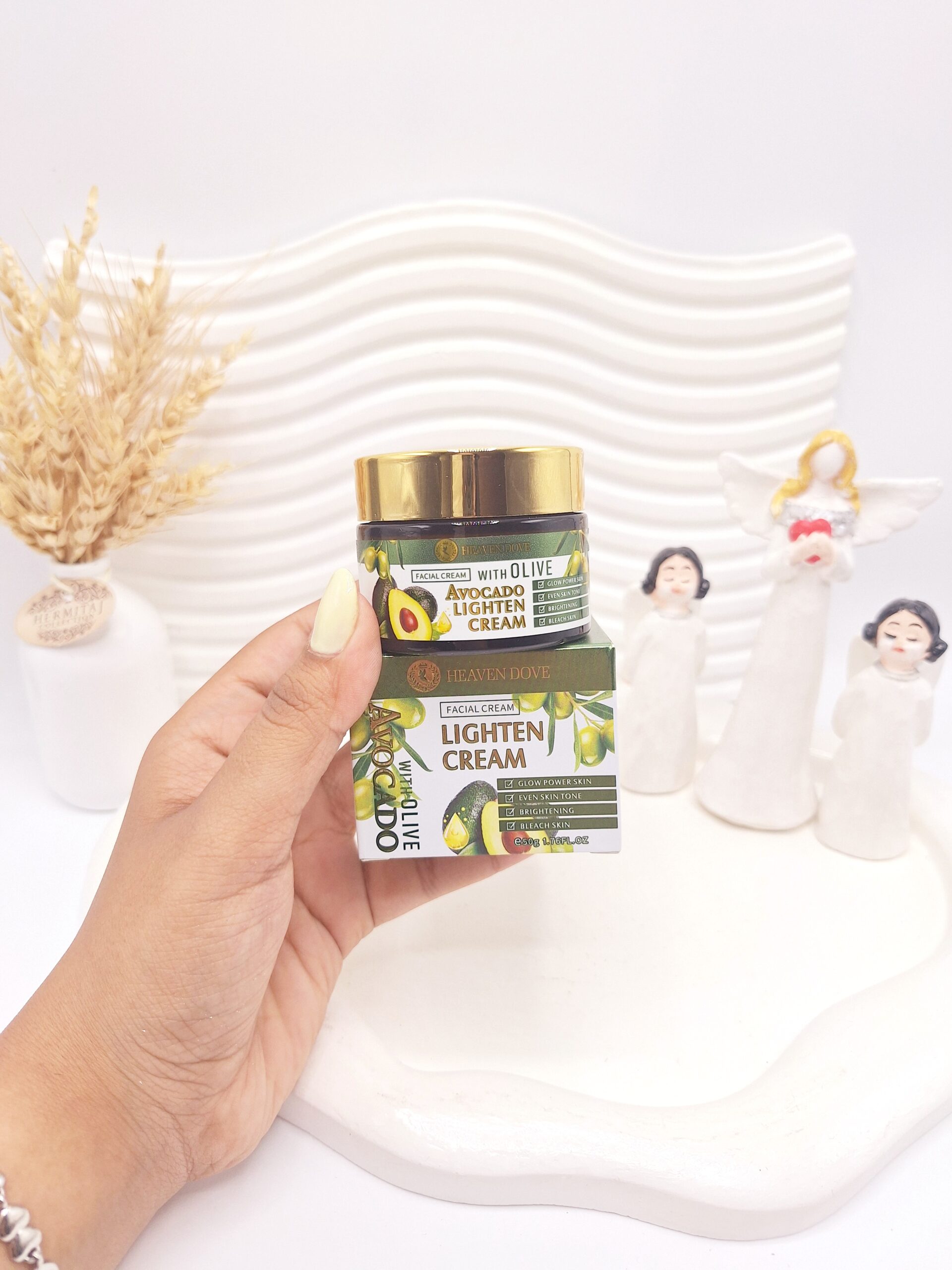 کرم روشن کننده ویتامین آووکادو برند HEAVIEON DOVE کد 0192 1 کرم روشن کننده ویتامین آووکادو برند HEAVIEON DOVE کد 0192