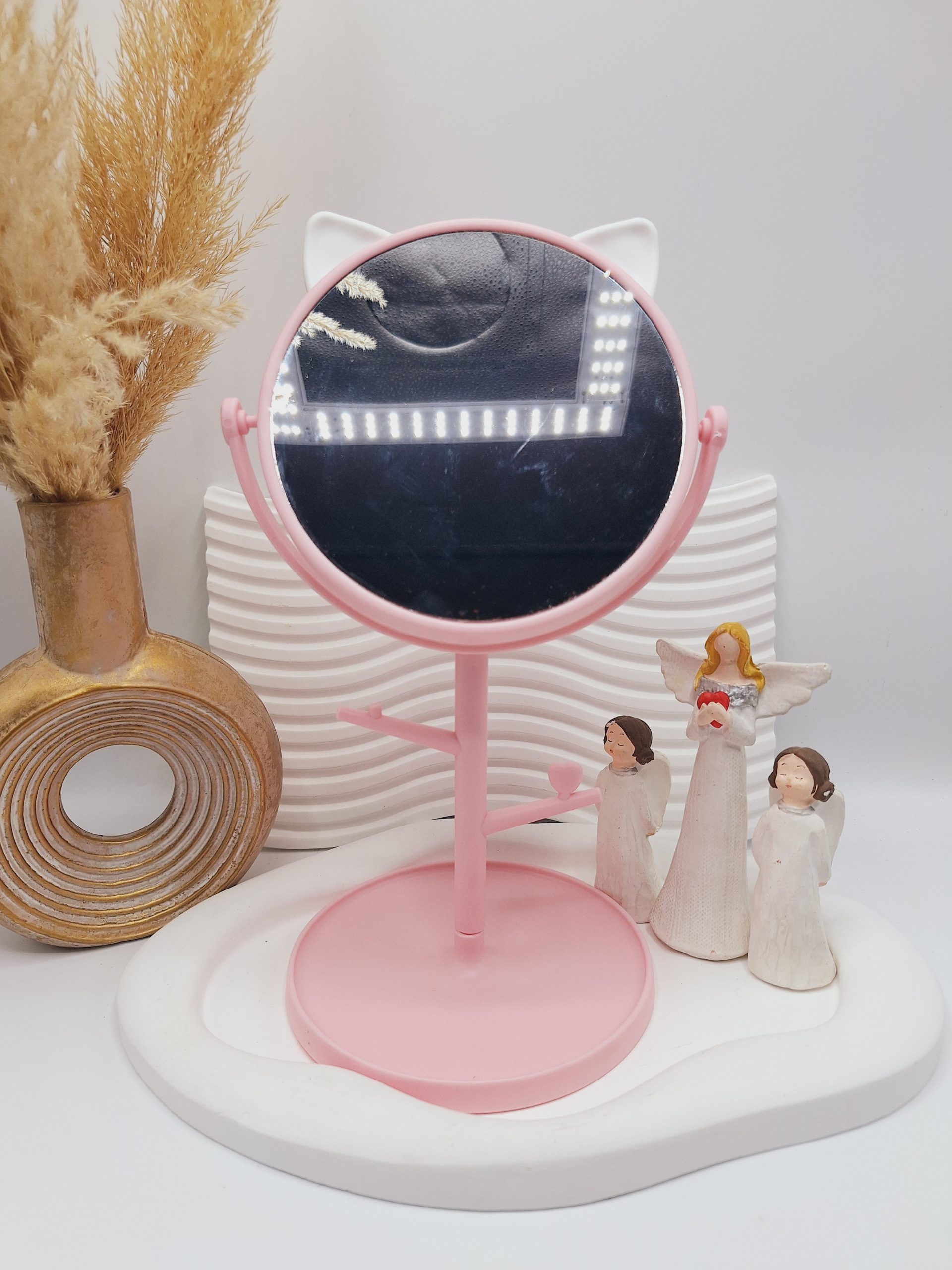 آینه گرد رومیزی مدل استندجواهرات طرح گربه رنگ صورتی 1 آینه گرد رومیزی مدل استندجواهرات طرح گربه رنگ صورتی