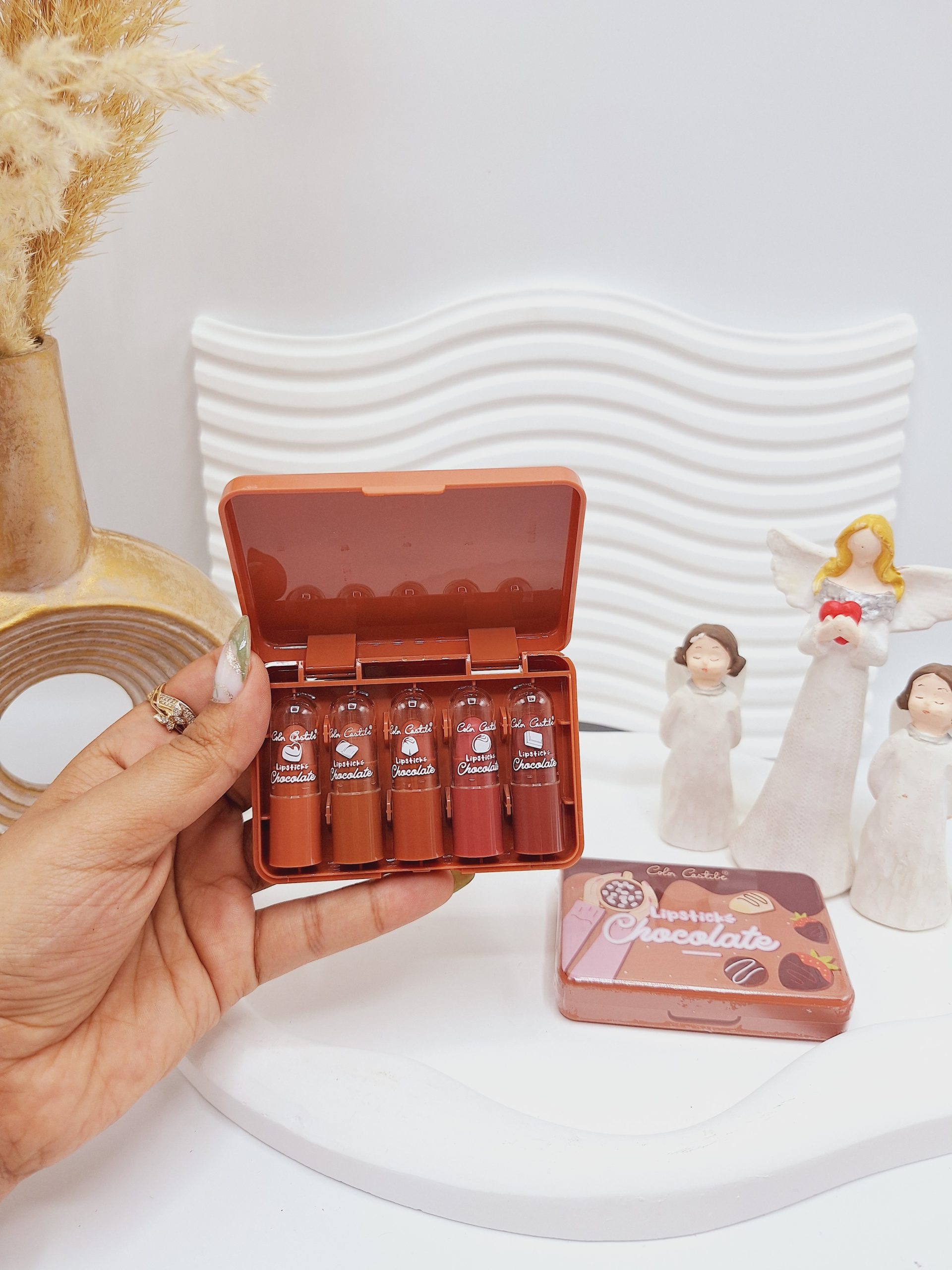 پک رژ لب لب جامد 5 تایی رنگارنگ طرح شکلات توت فرنگی کد 8099-2 1 پک رژ لب لب جامد 5 تایی رنگارنگ طرح شکلات توت فرنگی کد 8099-2