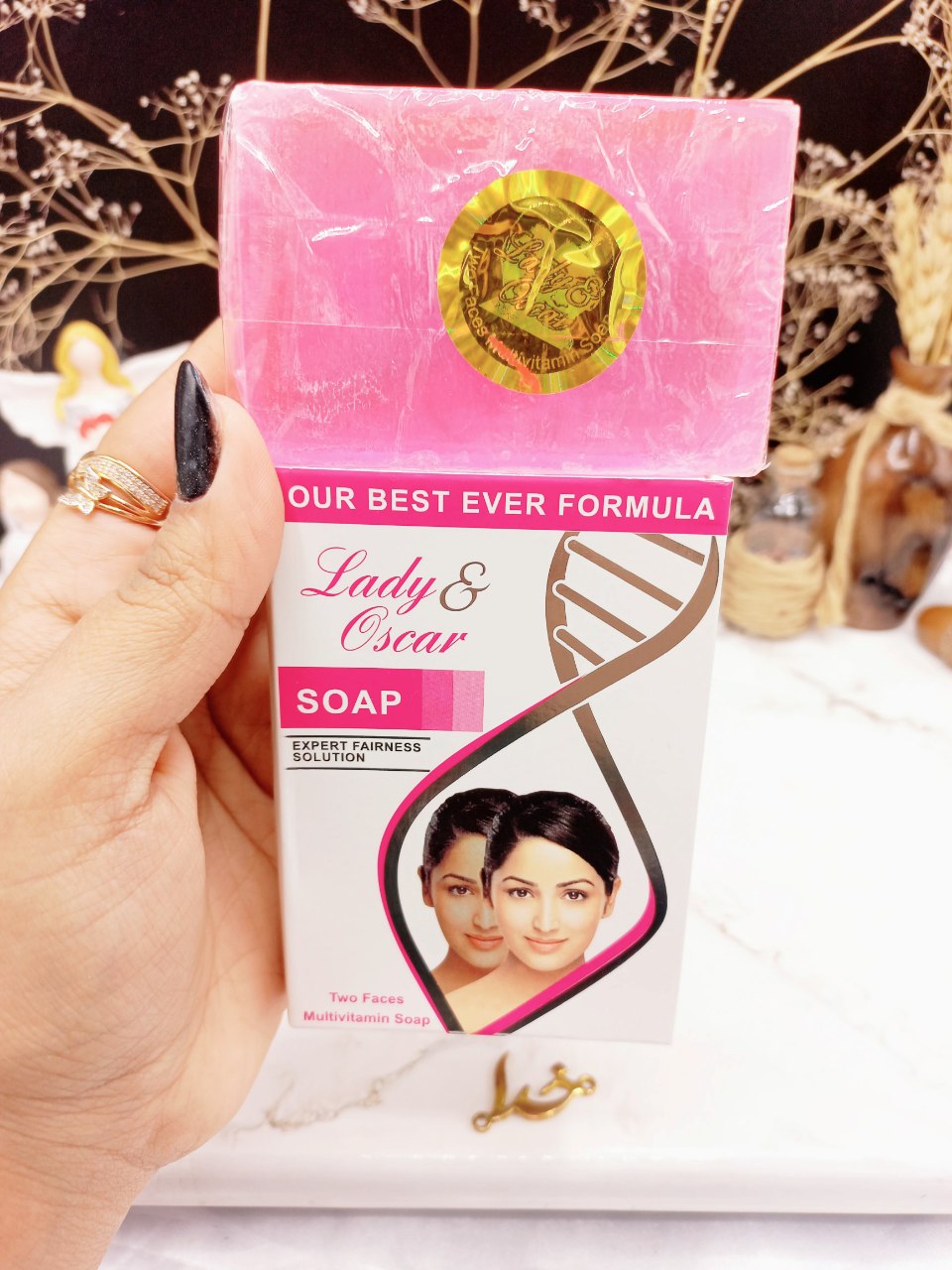 صابون مولتی ویتامین سفید کننده و روشن کننده صورت فیراند لاولی دو چهره کد 5628 1 صابون مولتی ویتامین سفید کننده و روشن کننده صورت فیراند لاولی دو چهره کد 5628