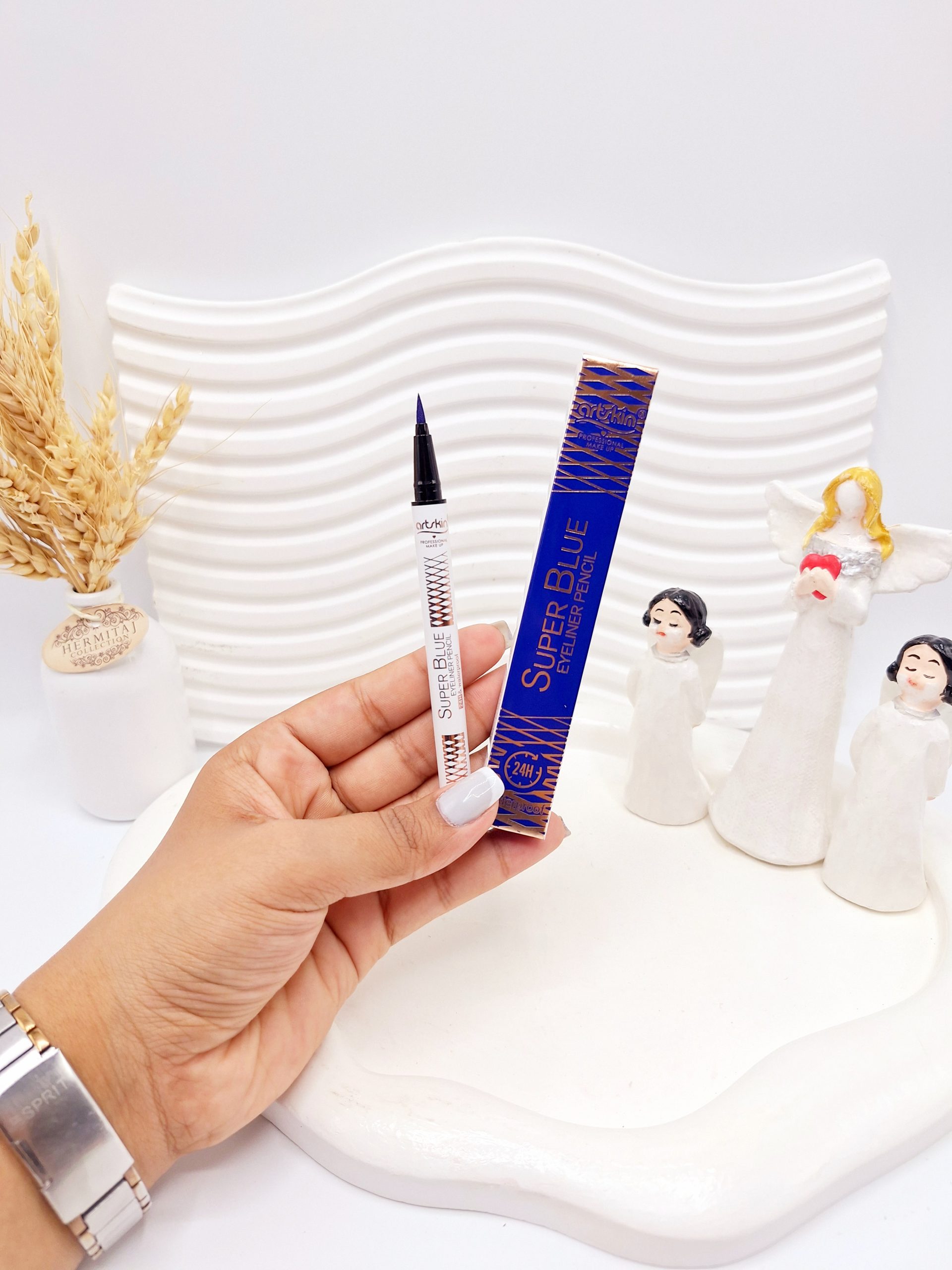 خط چشم ماژیکی رنگ آبی برند آرت اسکین کد 975046 1 خط چشم ماژیکی رنگ آبی برند آرت اسکین کد 975046