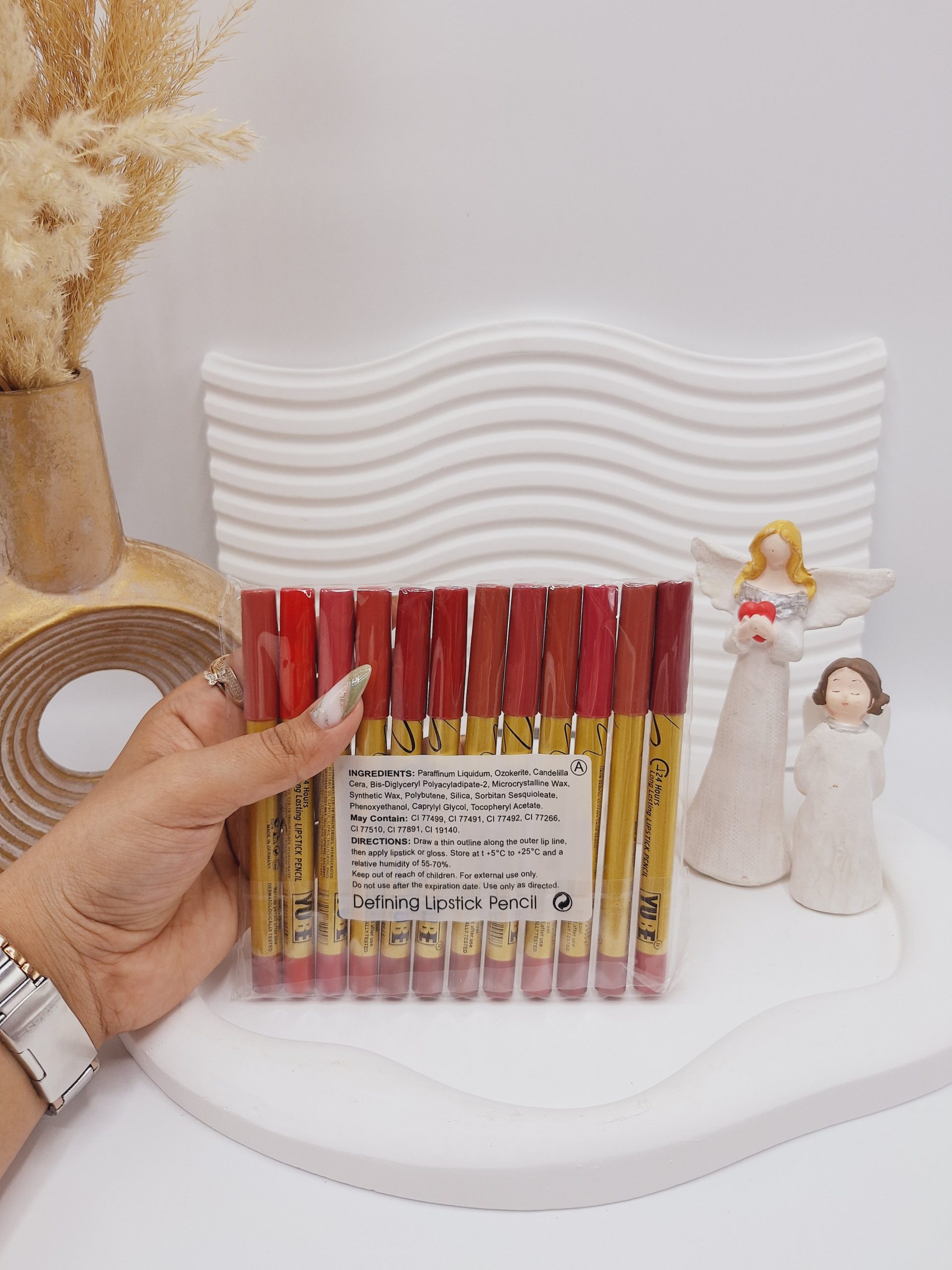 پک 12 تایی رژ مدادی برند YUBE پوکه طلایی کد B 1 پک 12 تایی رژ مدادی برند YUBE پوکه طلایی کد B