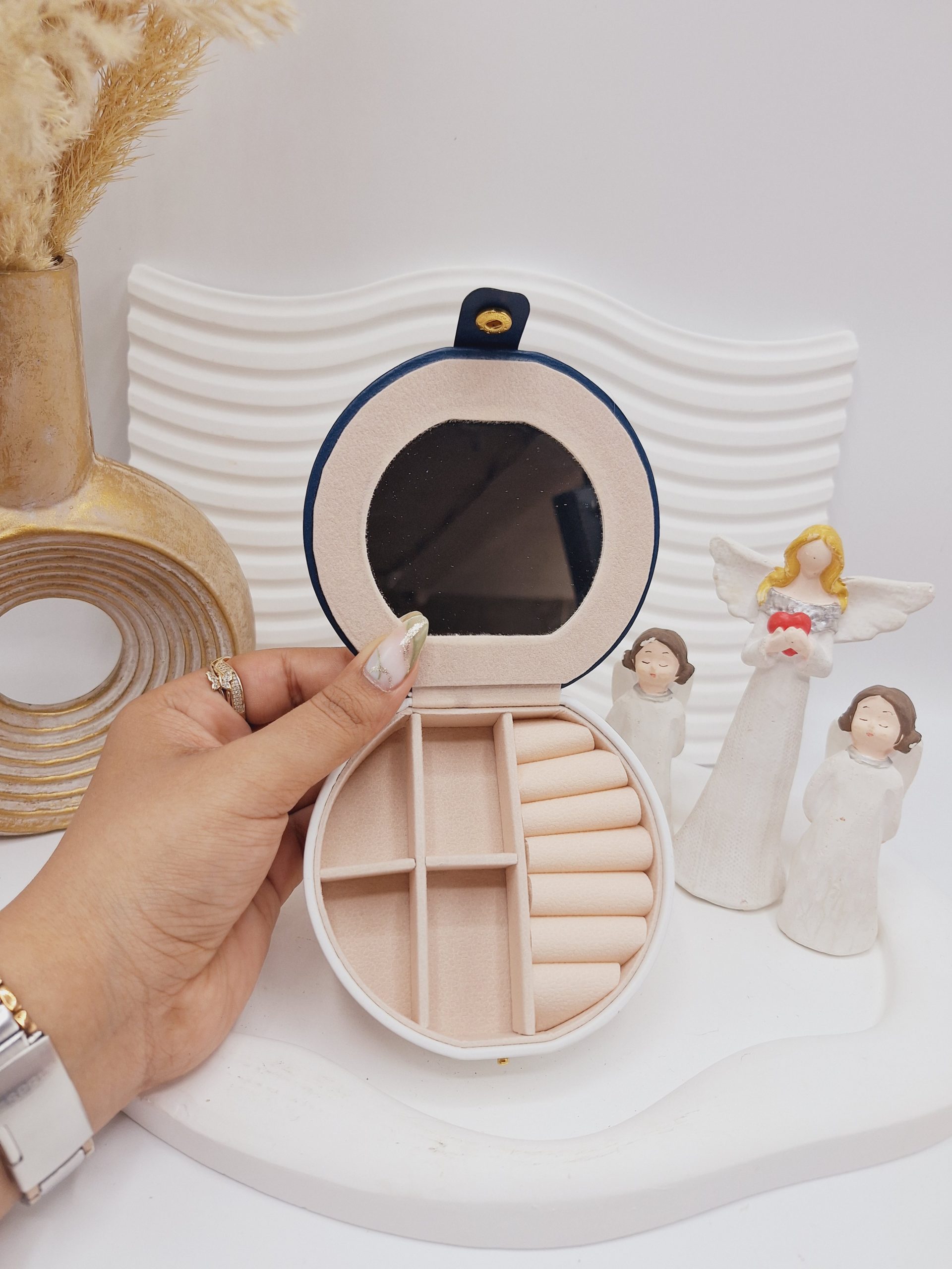 جعبه جواهر چرمی باکیفیت 1 جعبه جواهر چرمی باکیفیت