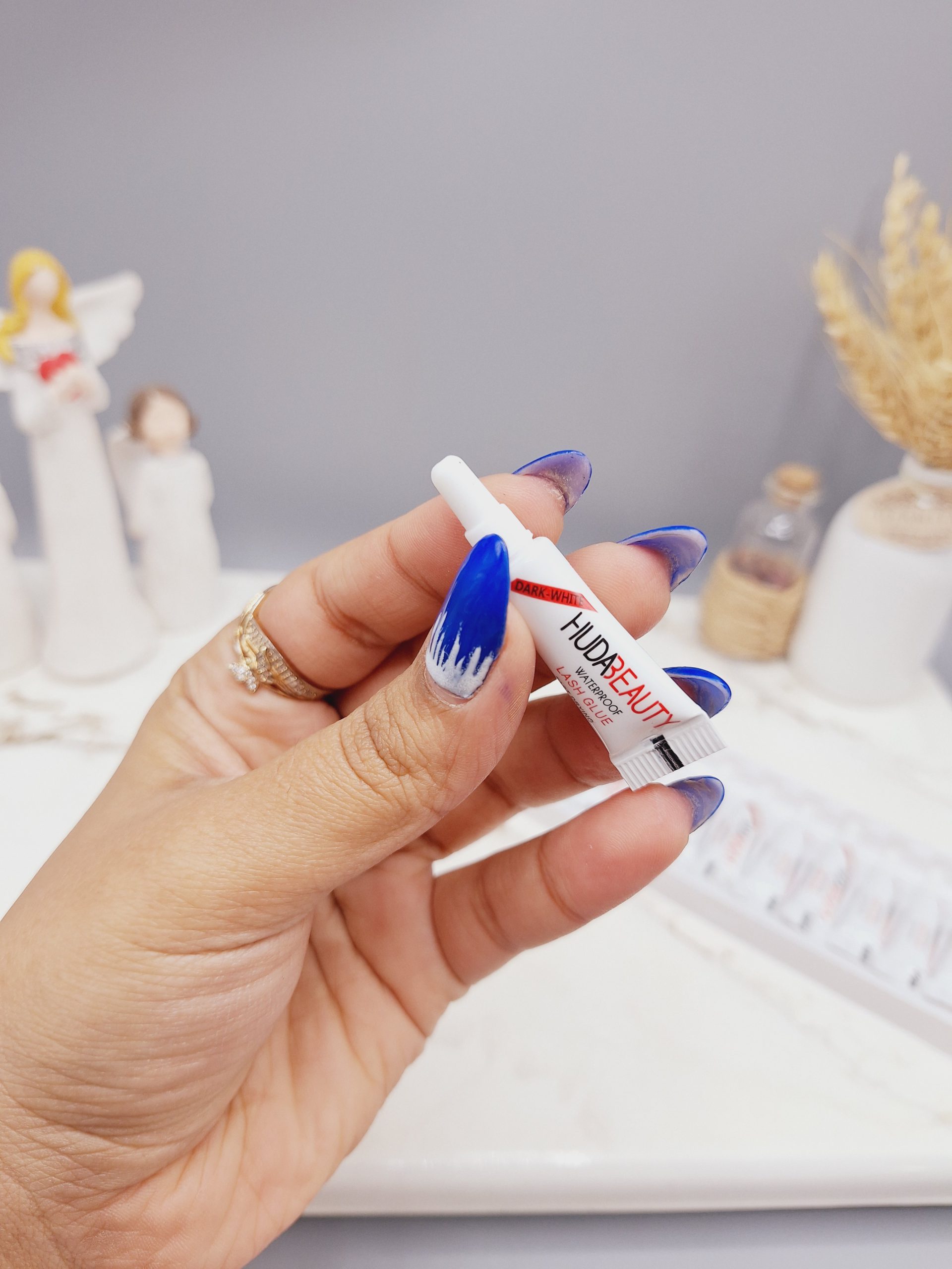 چسپ مژه 15 میل هدا بیوتی (رنگ سفید) 1 چسپ مژه 15 میل هدا بیوتی (رنگ سفید)